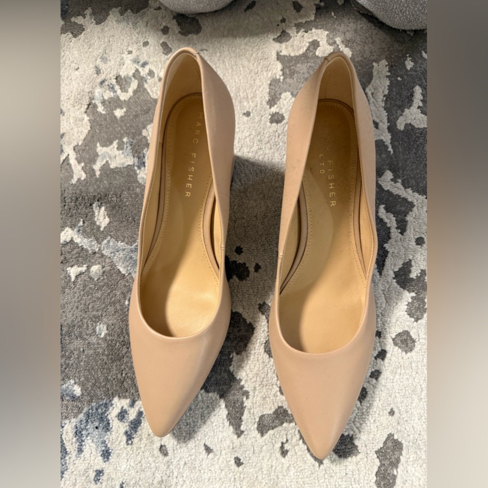 Price dropped! BRAND NEW 9.5, tan, MARC FISHER PUMPS
